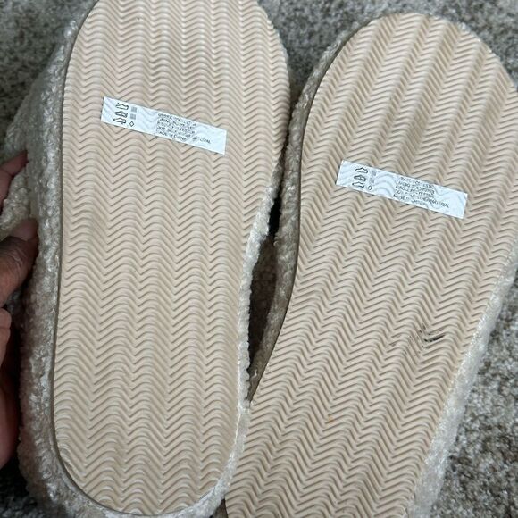 Abercrombie & Fitch Cream Sherpa Slippers 10 - Picture 5 of 5